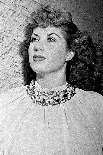 Gema del Río as Madre de Clara in El ceniciento