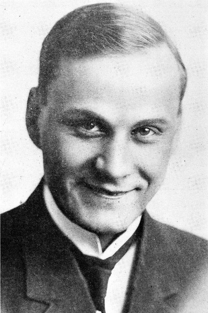 Fraunie Fraunholz as Roger in The Million Dollar Robbery