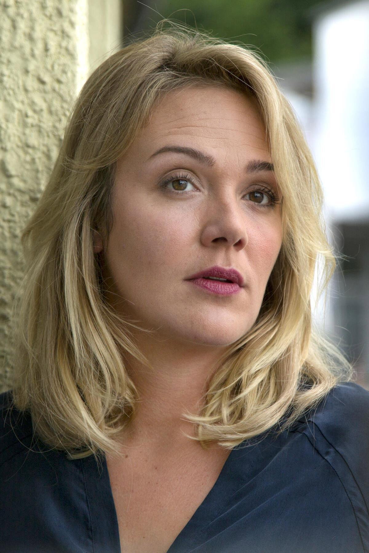 Alwara Höfels as Tanja Grewe in Allein gegen die Zeit