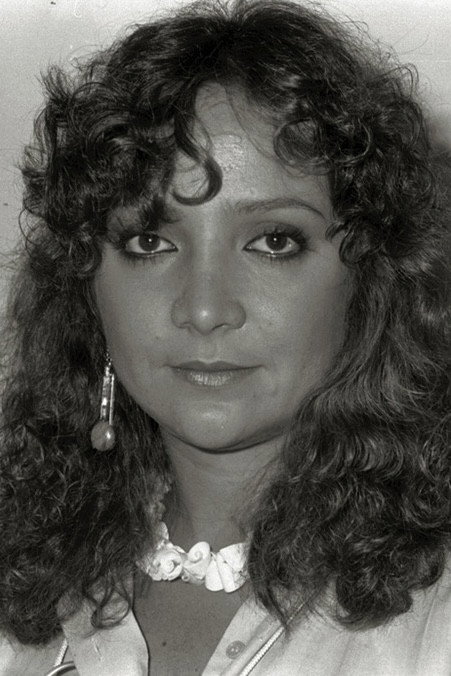 Elba Escobar as Drugstore Cashier in Secuestro Express