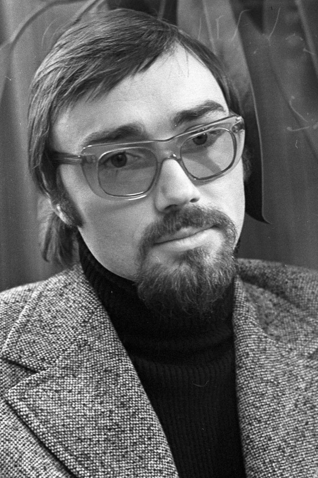 Jerzy Bogajewicz as Jerzy in Dog
