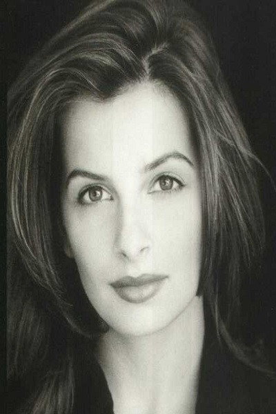 Eva Frajko as Laura in Strangers Online