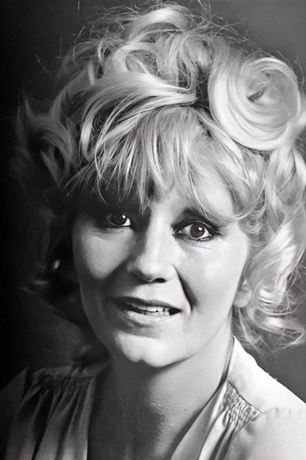 Elsa Berenguer as Bitte Niesche in Ilusiones (compartidas)