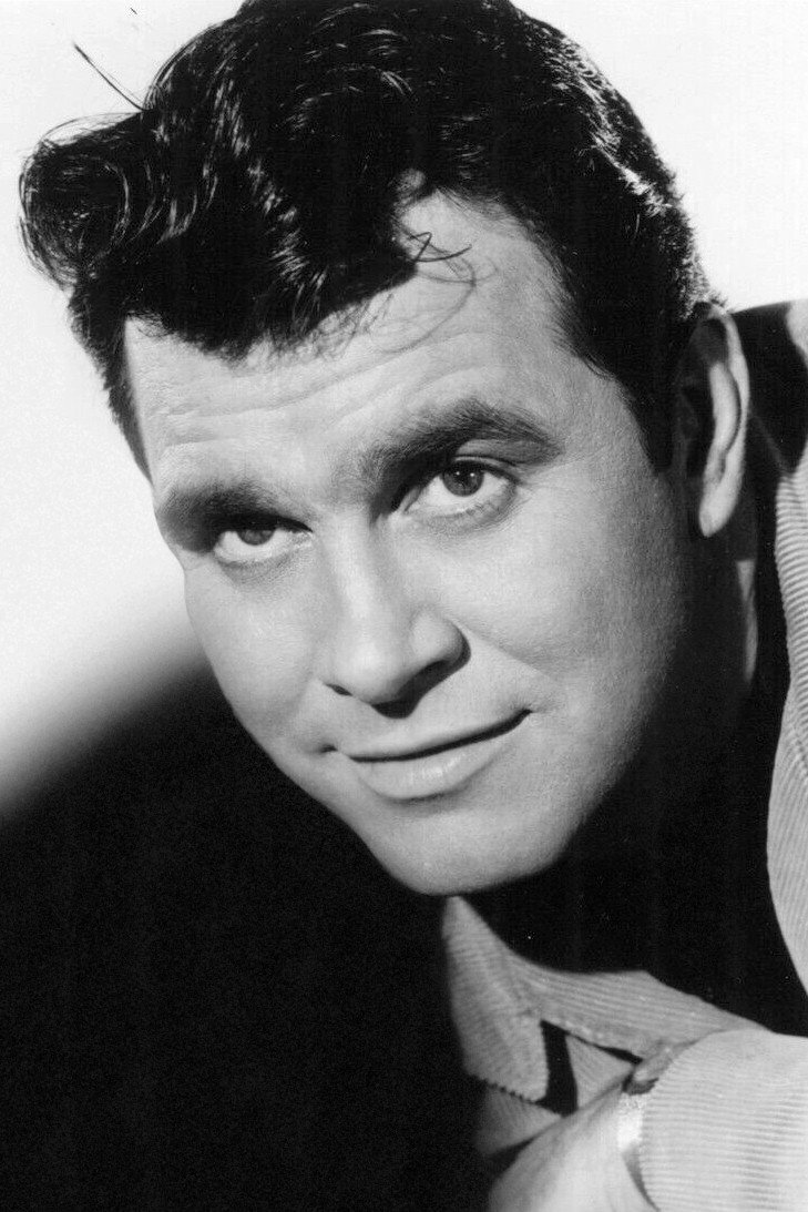 Lang Jeffries as Brenno in Alone Against Rome