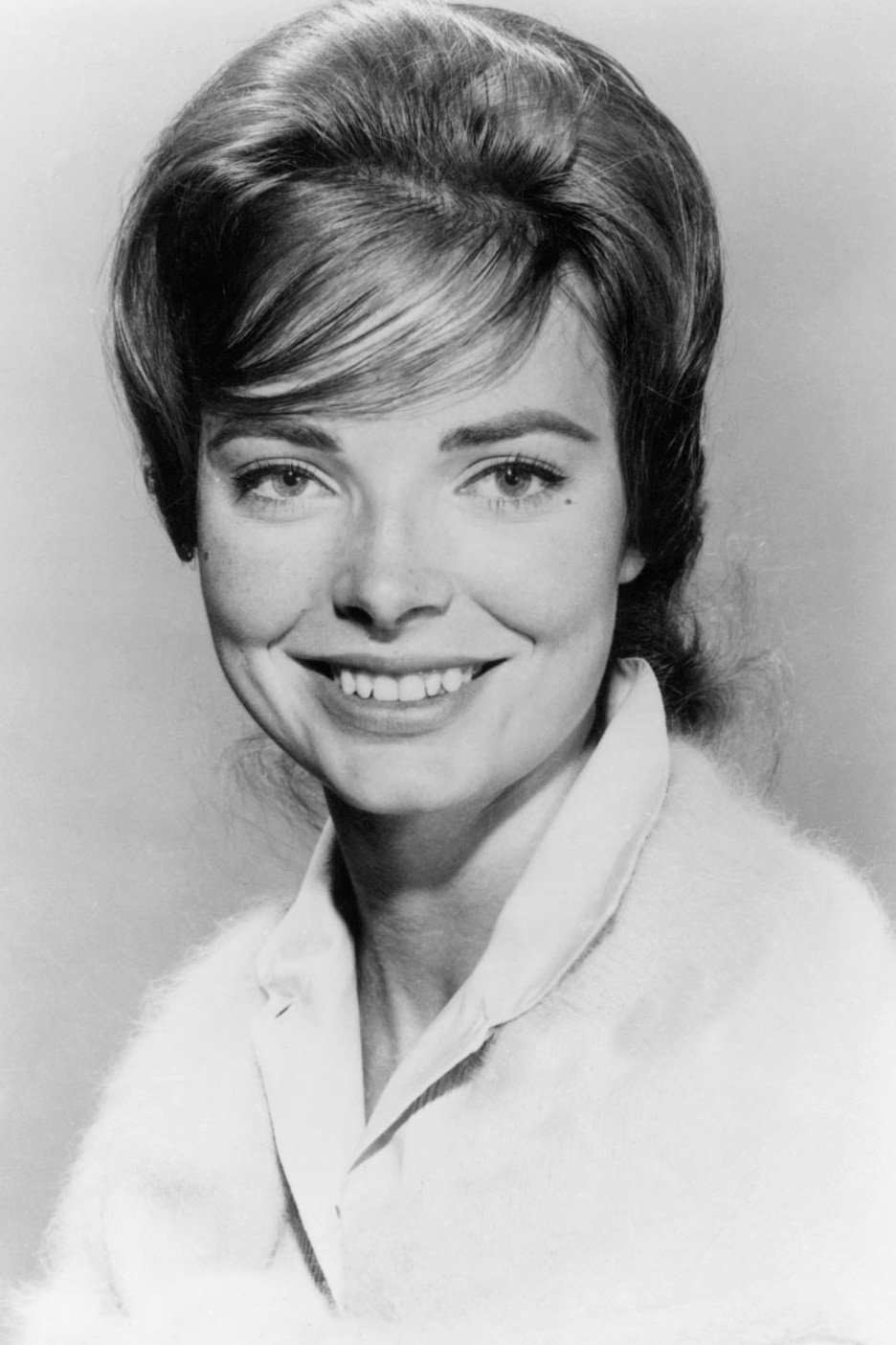 Joan Freeman as Betsy Feather in Mooncussers