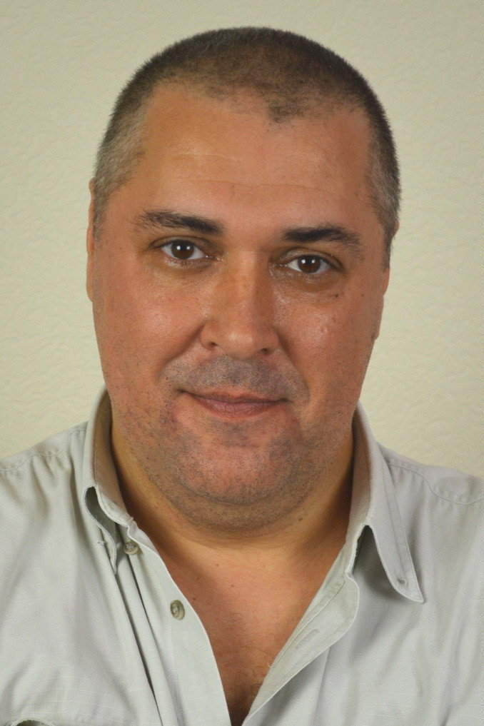 Serhiy Havryliuk as Ion in While There is Time