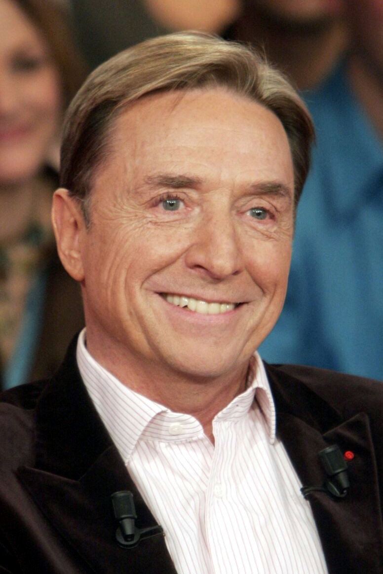 Pascal Sevran as Self - Host in La Chance aux chansons
