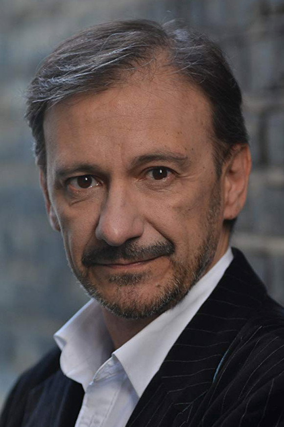 Jorge de Juan as Encargado L.E. in Abre los ojos