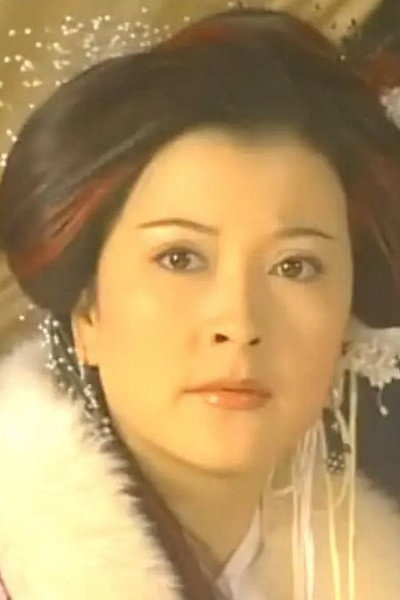 Honghong Cui as 沈曼君 in New Reincarnation