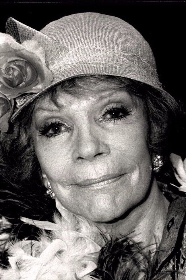 Tilly Lauenstein as Schwägerin des Hotelchefs in Der Forellenhof