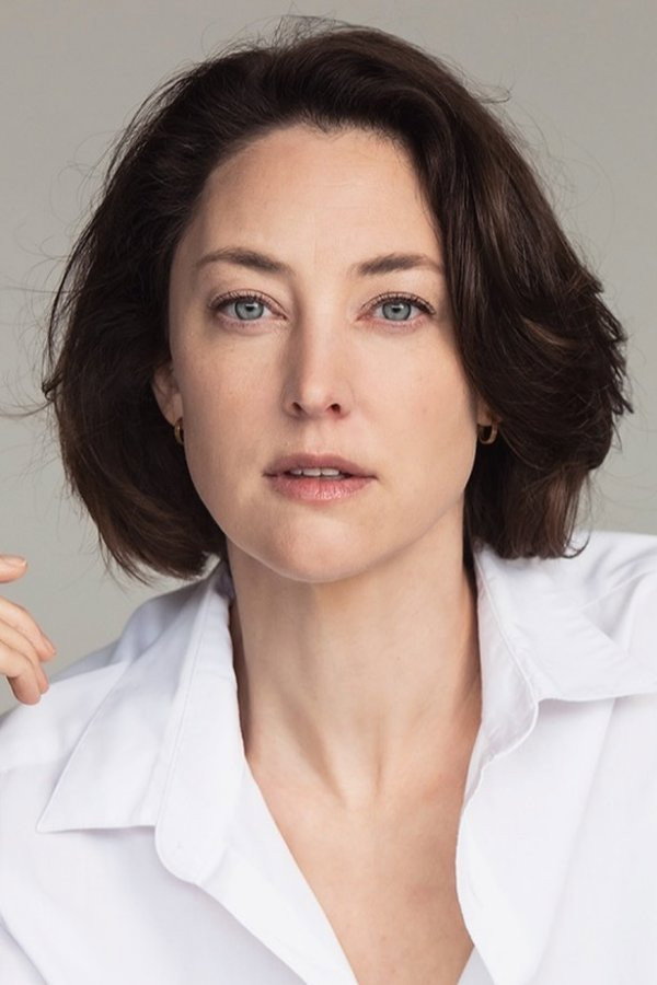 Jenny Lampa as Saga in Frakturer
