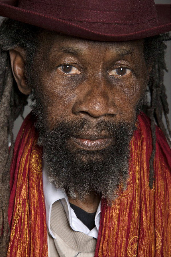Sotigui Kouyaté as Tewfik in Bad Kid