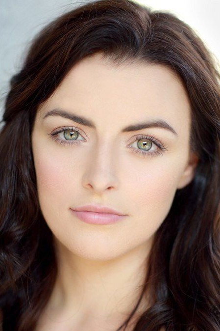 Nora-Jane Noone as Holly in The Descent