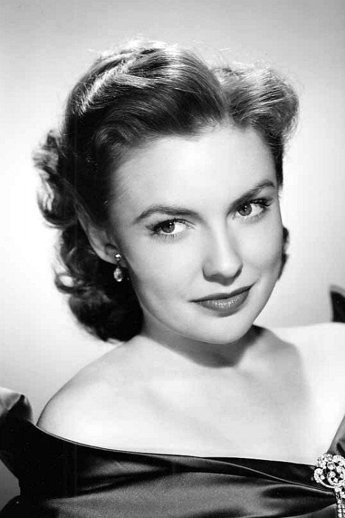 Joan Leslie as Laurie Bidwell Isham in Man in the Saddle