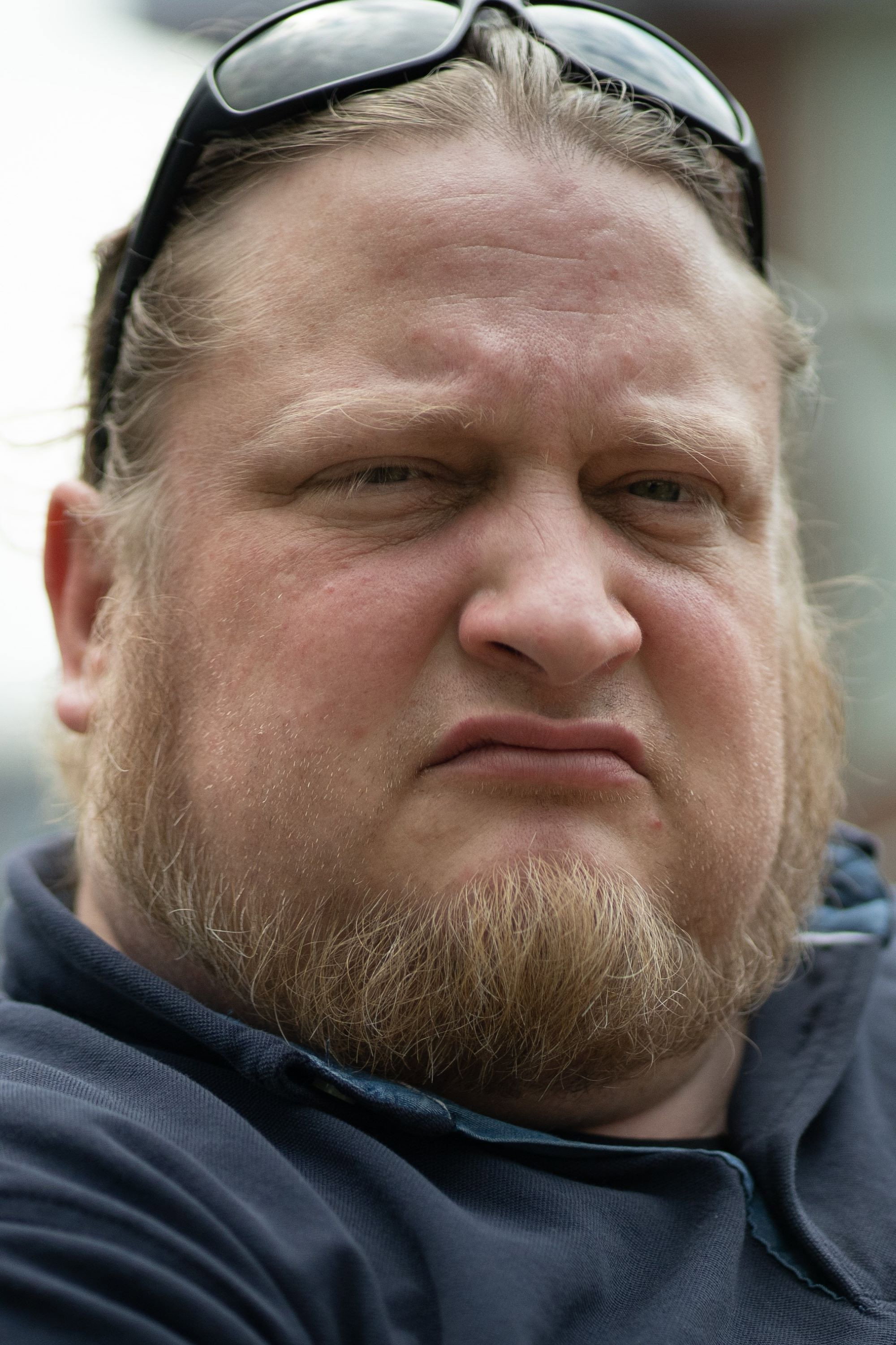 Daniel Faust as Police Officer in Aufzug