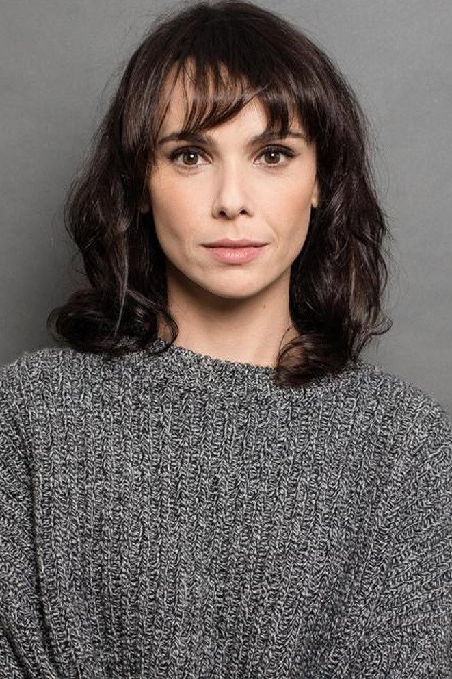 Débora Falabella as Irene Steiner / Solange Lima in Edge of Desire