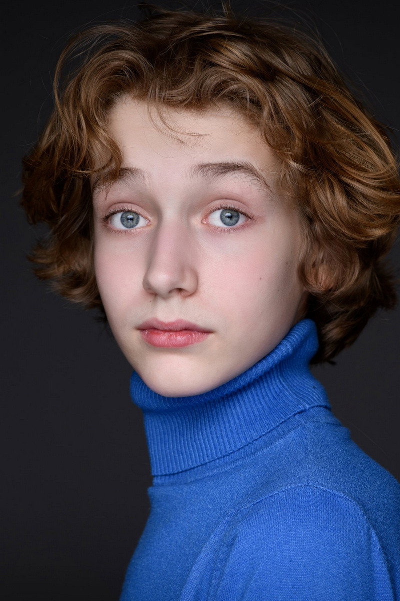 Степан Емельянов as Женя Сосновский in My Favorite Champion