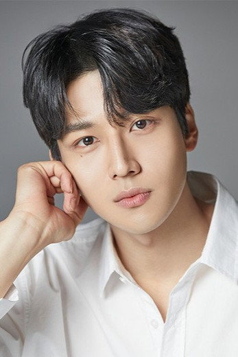 Do Byeong-hun as Heo Yeong-bae in Dreaming of a Freaking Fairy Tale