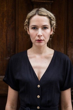 Julia Gruber as Yvonne in Lennis 4 Jahreszeiten