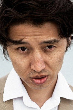 Dorji Galsanov as Malik in Bedouin