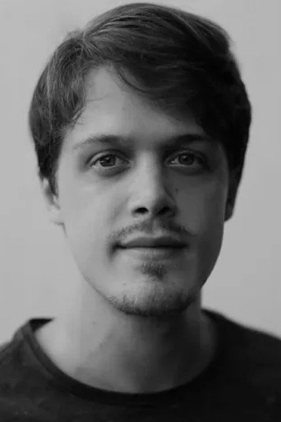 Daniel Torres as João in O Pequeno Alquimista