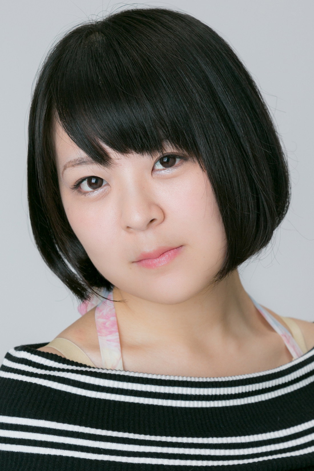 日野まり as Syusyu Suruga (voice) in Chained Soldier