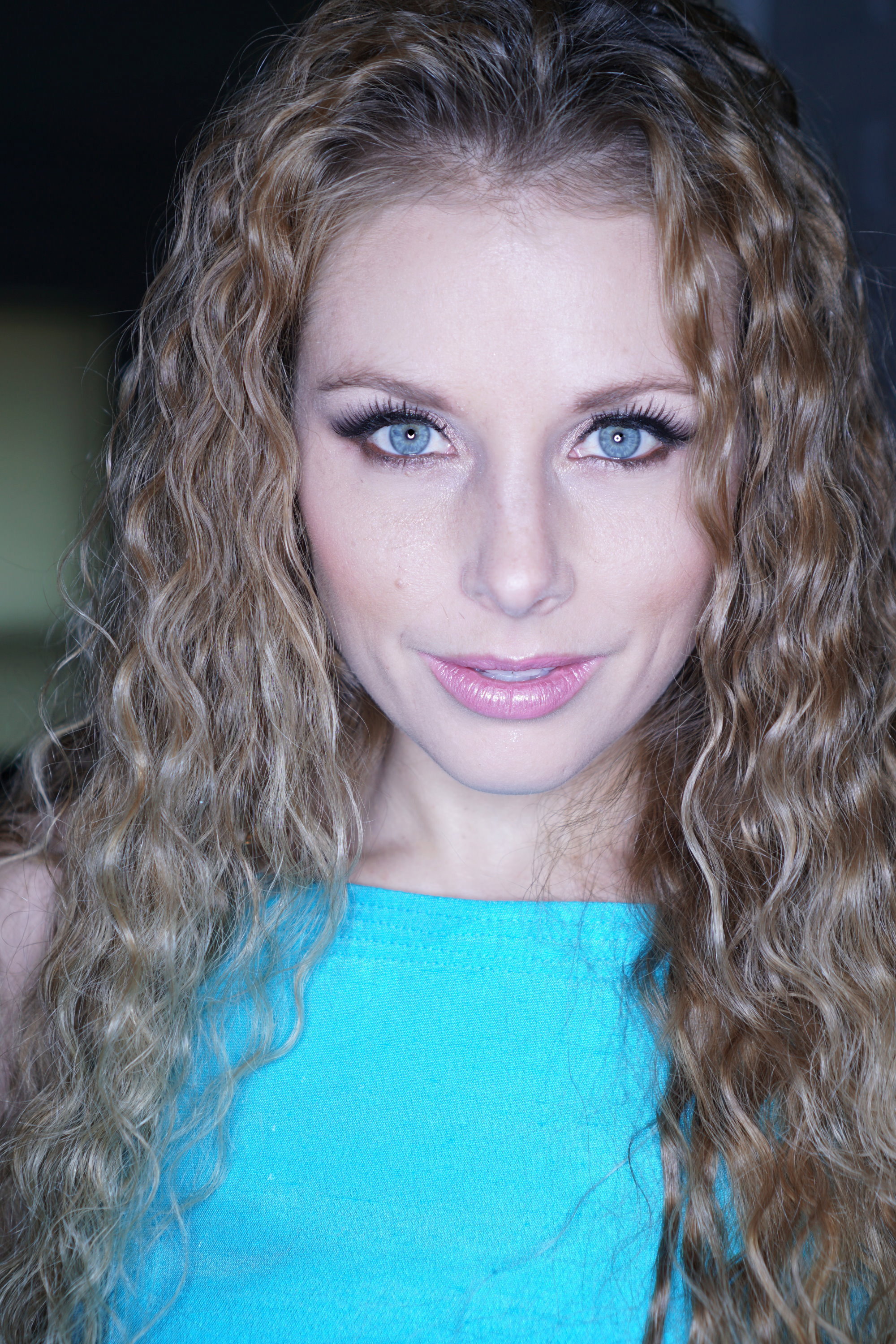Mercedes Peterson as Lace in Anna 2