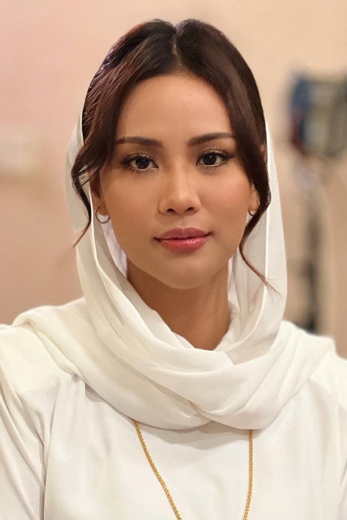 Siti Khadijah Halim as Darlina in Di Sebalik Reda