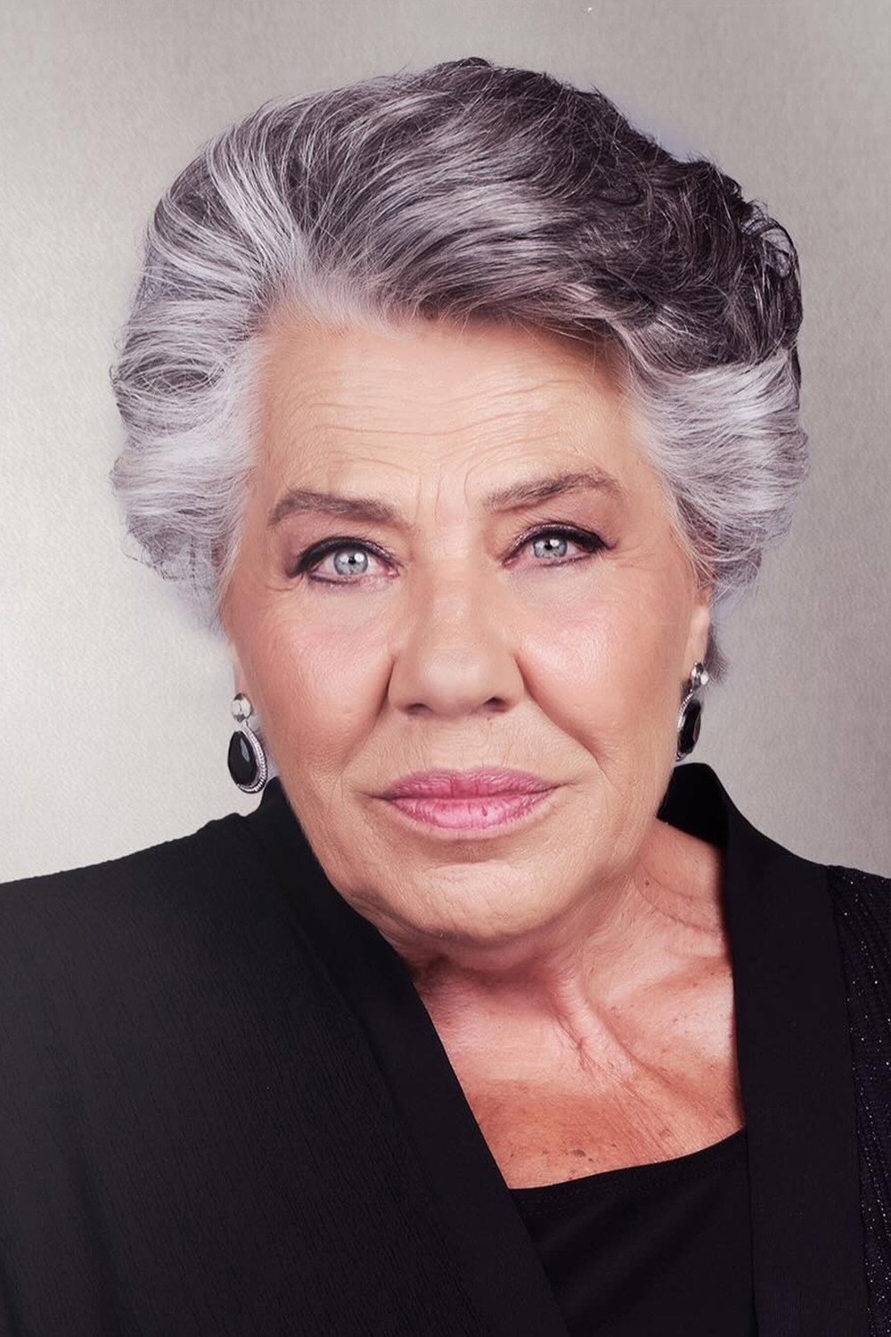 Işıl Yücesoy as Esma Temizyürek in Hayat Mucizelere Gebe