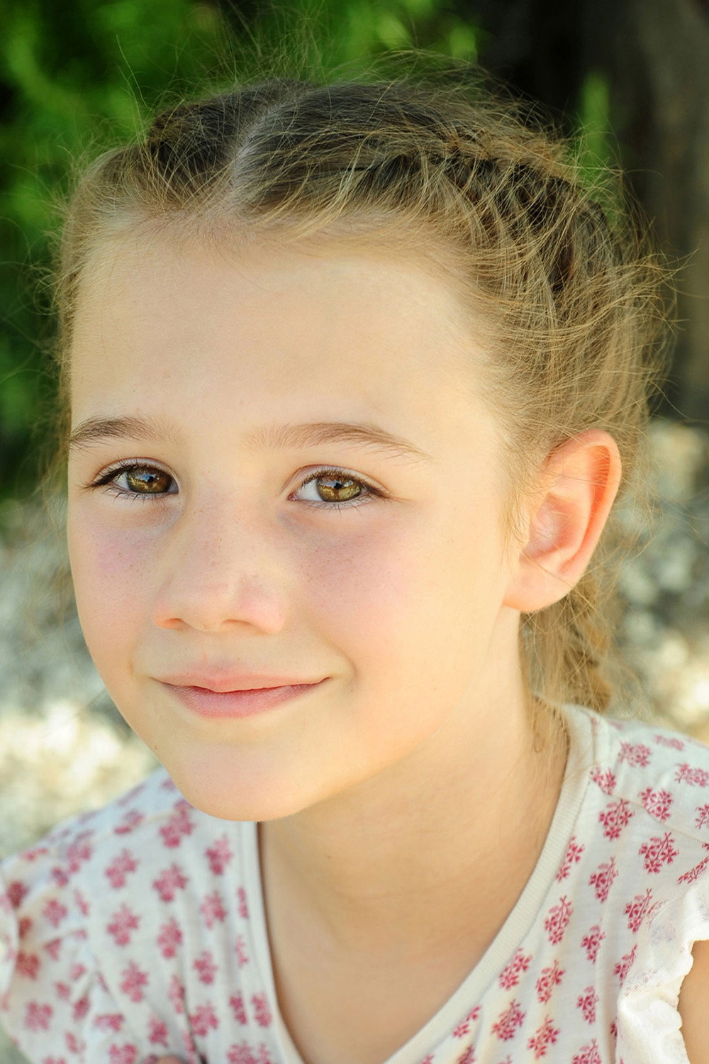 Shanna Keil as Victoria in Vicky and Her Mystery