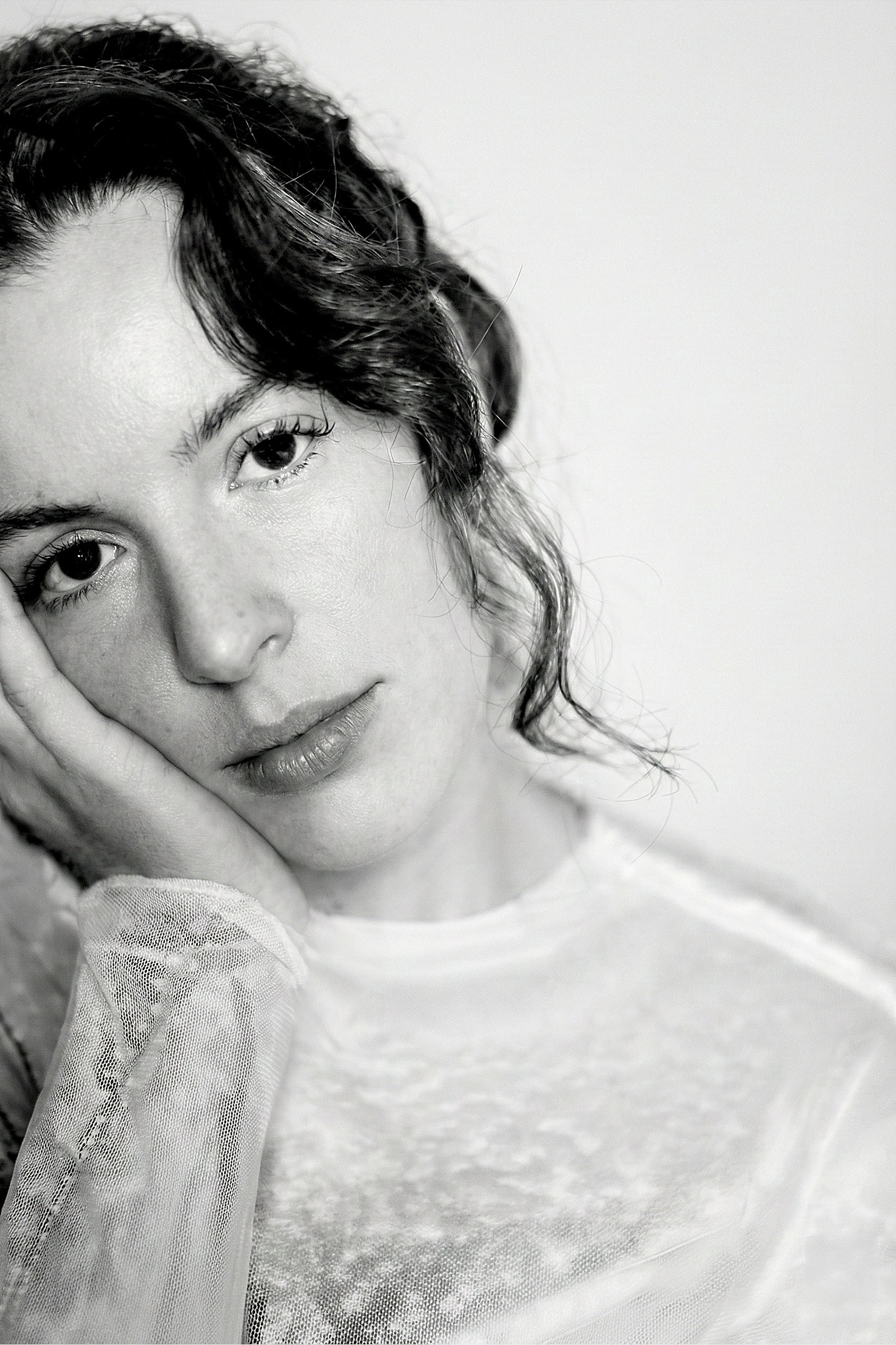 Milagros Feito as Victoria in Nexo