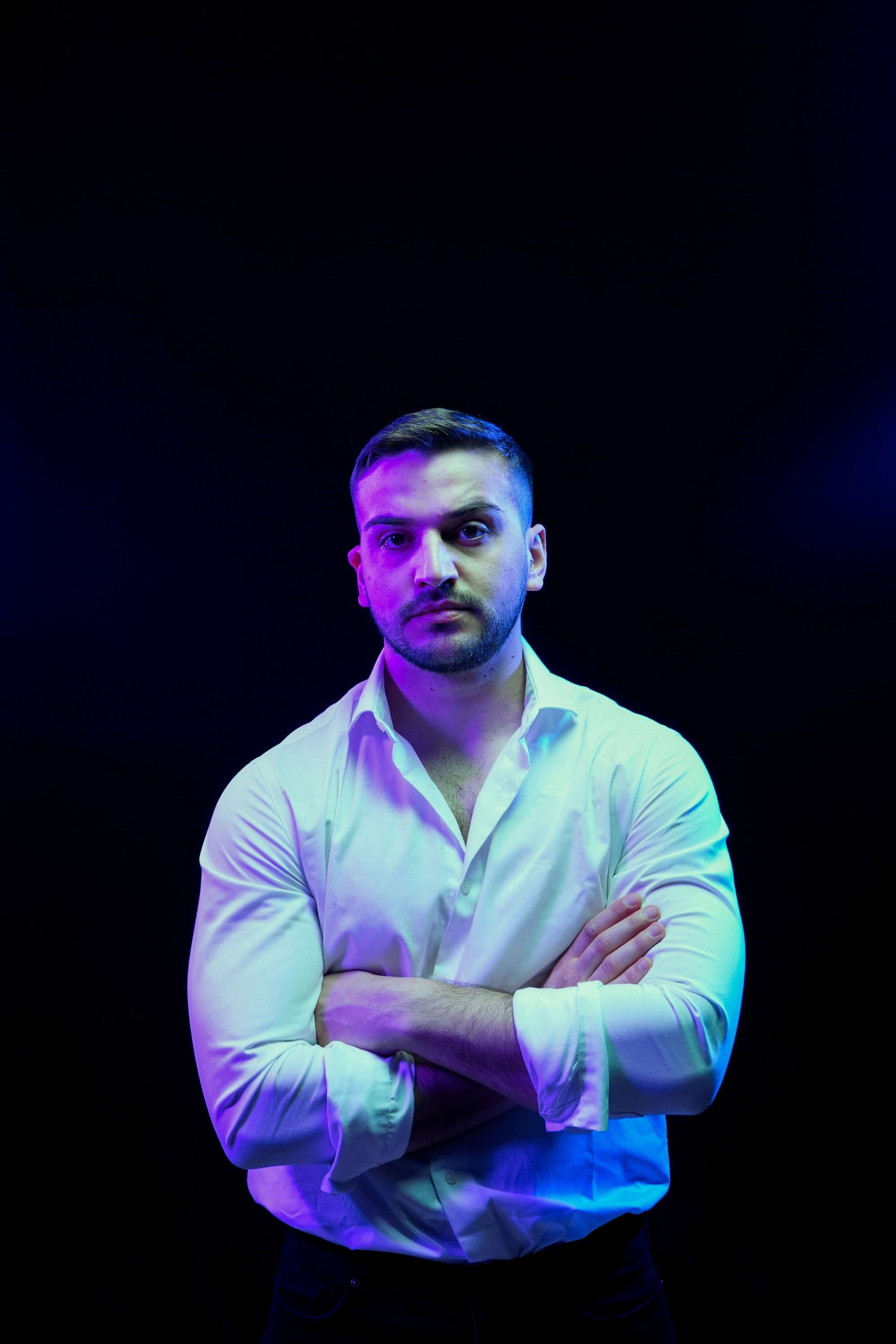Alejandro Pedro Ponce as Peón in Makabro Coliseo