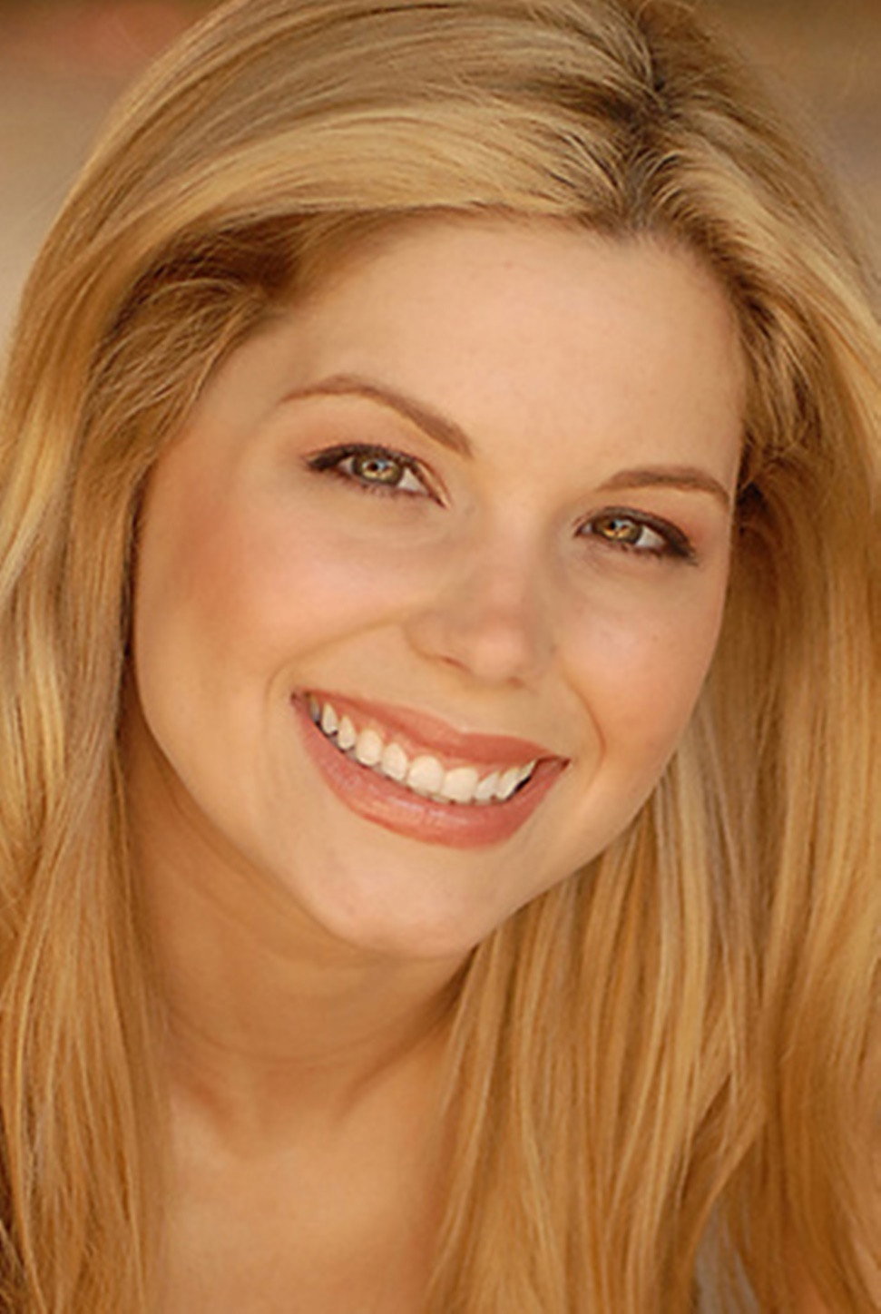 Kristina Romero as Harriet Wells in The Flock
