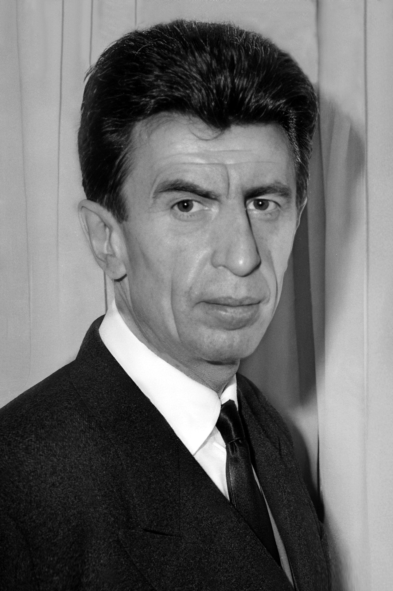 Fernand Pouillon as Self in Droit de Réponse