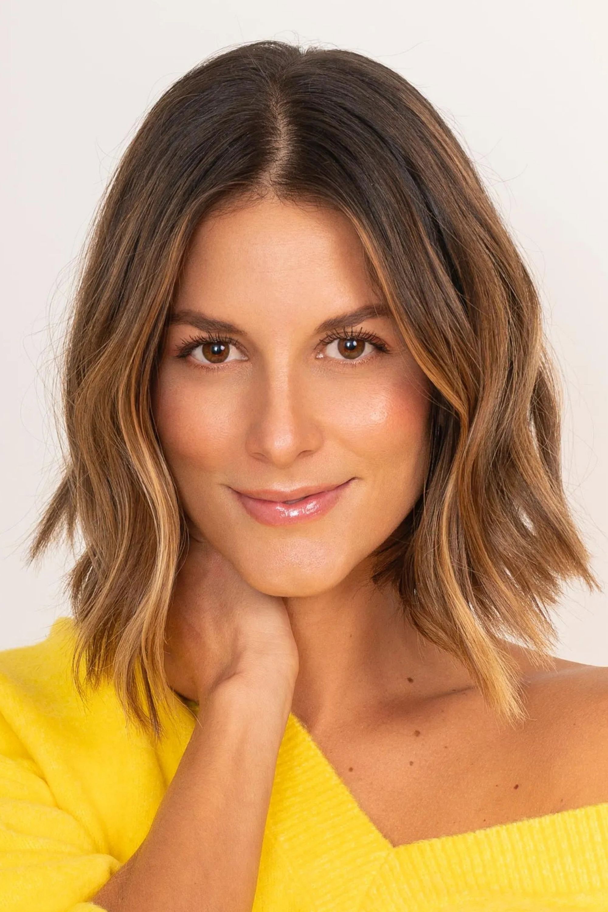 Natalia Jerez as Victoria Suárez Caicedo "Vicky" in Retrato de una mujer