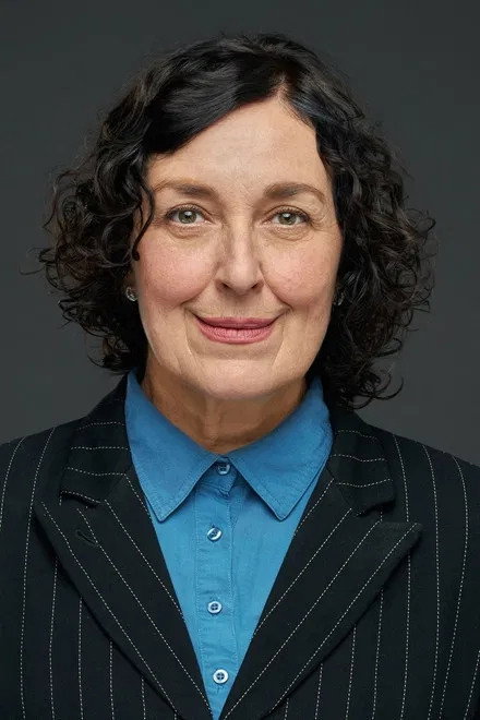 Camilla Waldman as Moira in Dead Easy