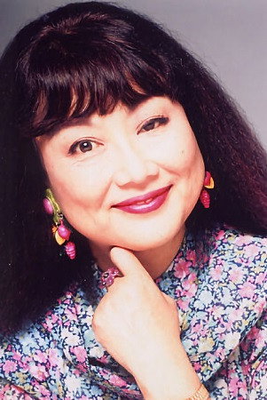 白石冬美 as グラサン in Eagle Sam