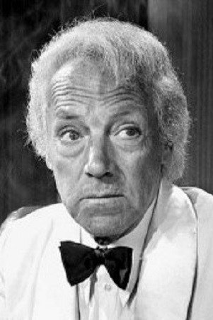 Andrés Mejuto as Contramaestre Andrade in The Midshipmen