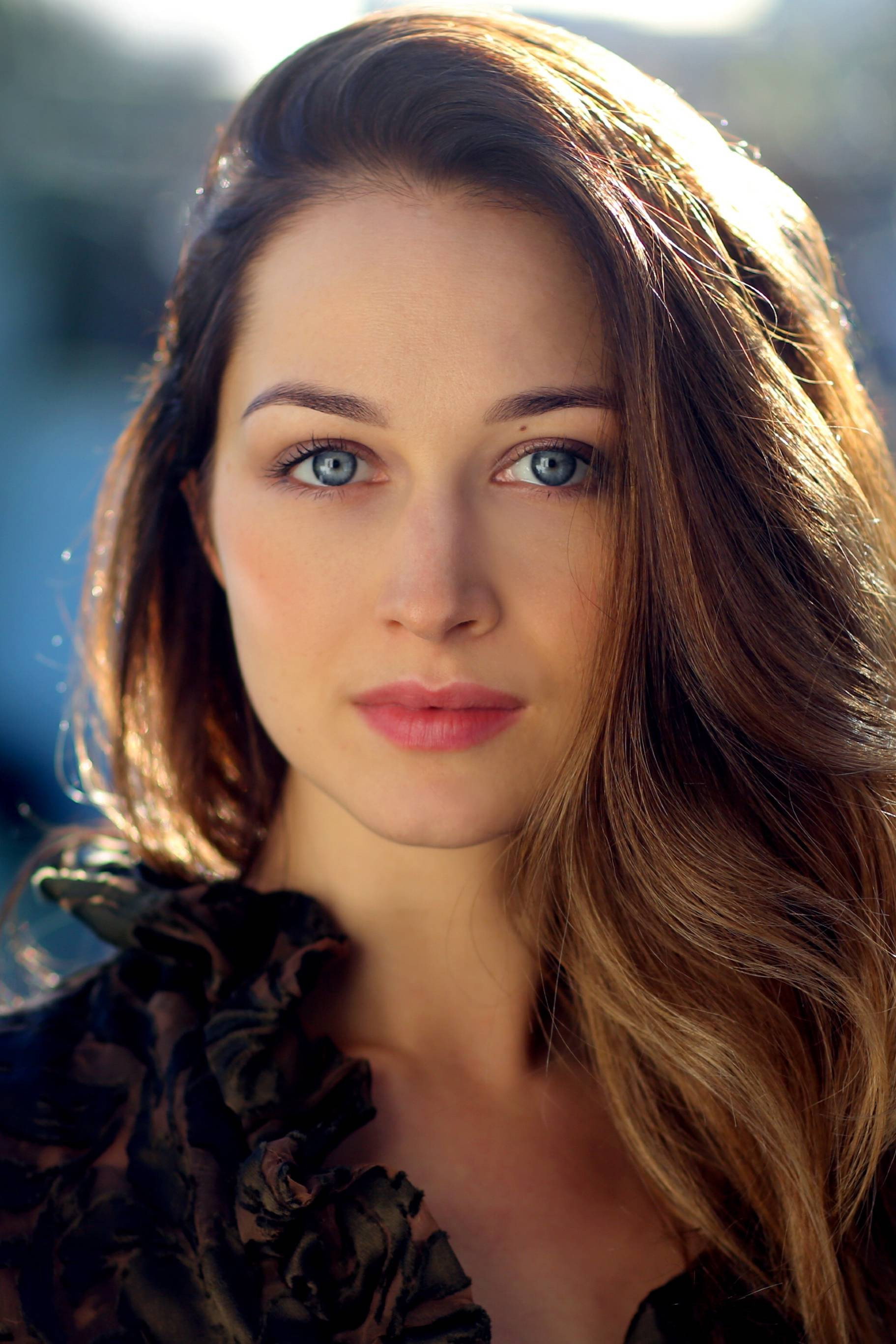 Hannah James as Clara Parish in The Gray House