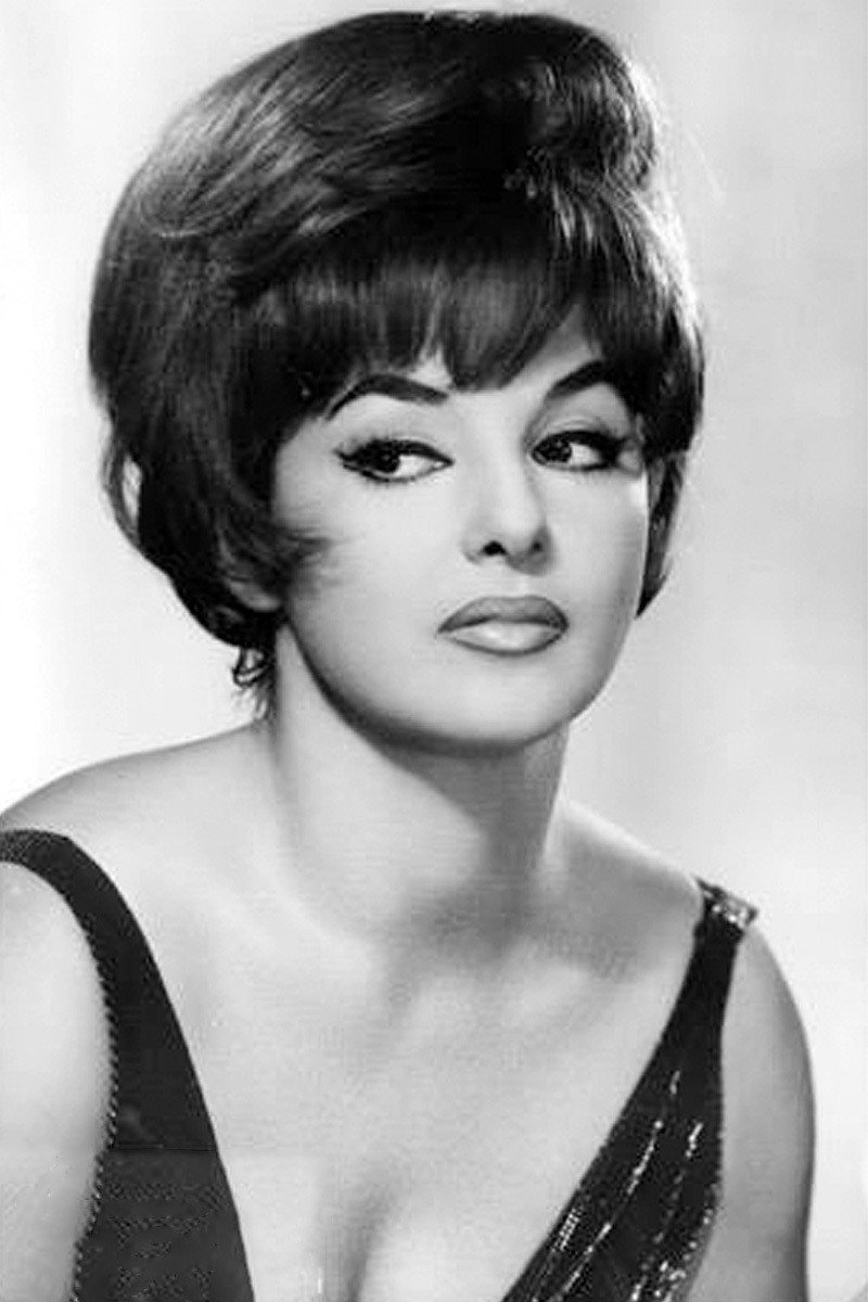 Inés Moreno as Sobrina in Chafalonias