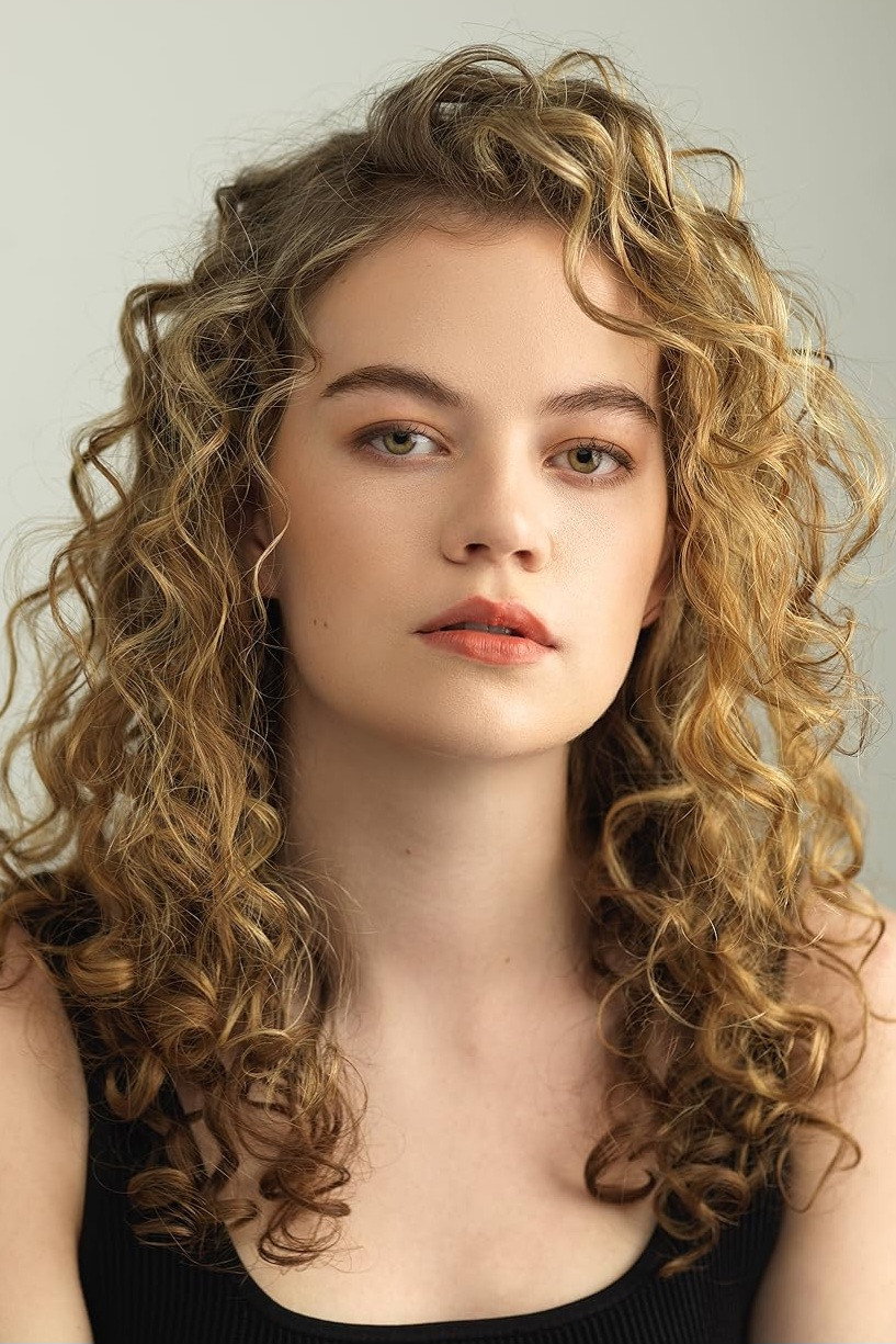 Megan Charpentier as Mary Rose in The Island Between Tides