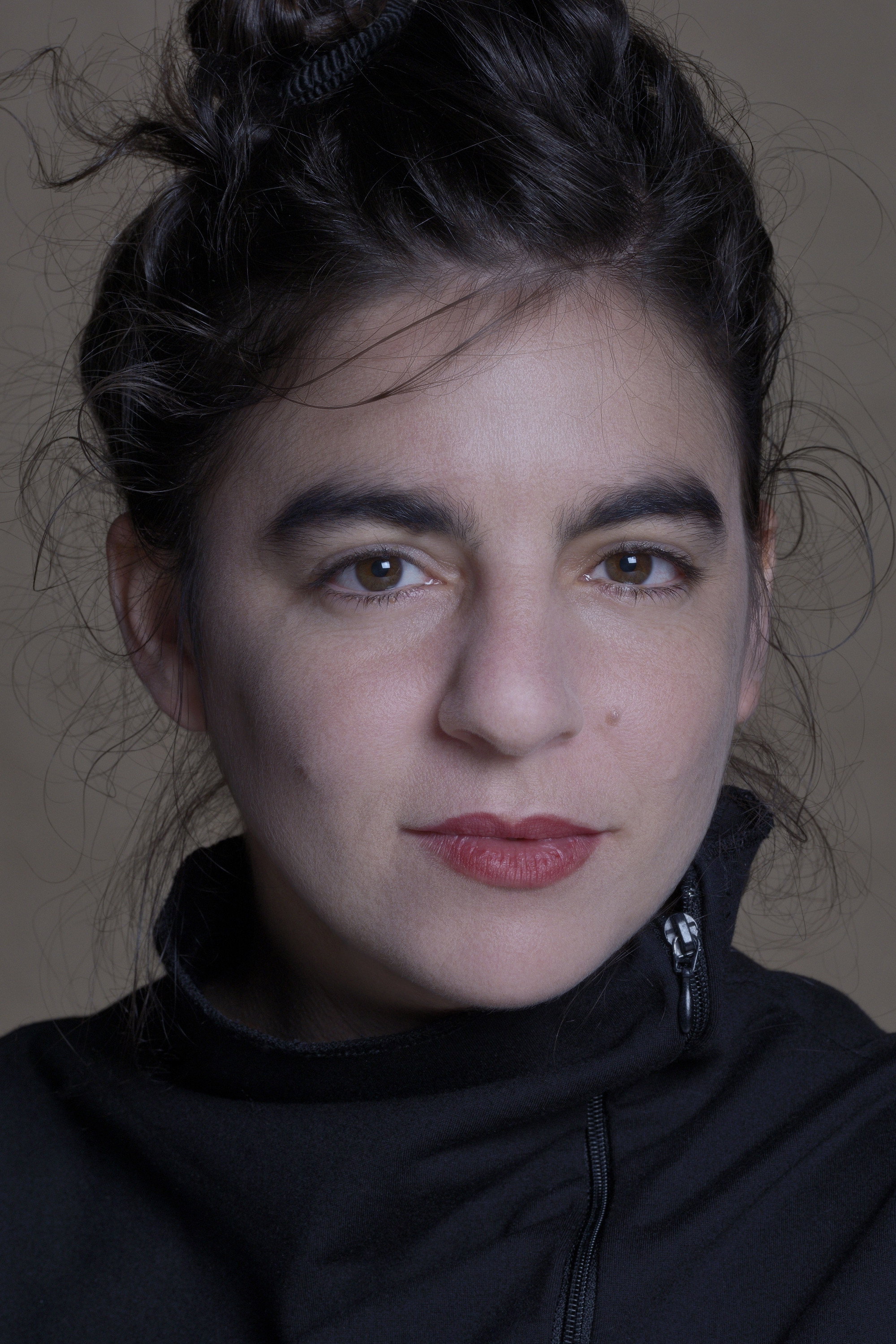 Ella Rothschild as Minister Desouza in Revisor