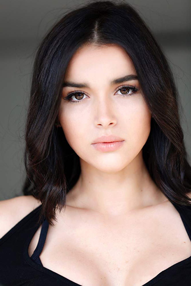 Edilsy Vargas as Sophie in 99 Songs