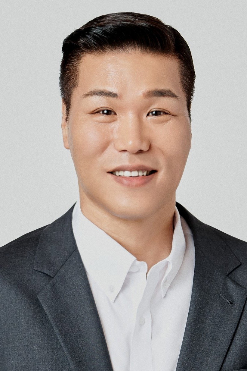 서장훈 as Self in Full Profiler