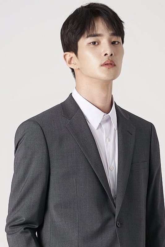 유현우 as Lee Heon in Tinted With You