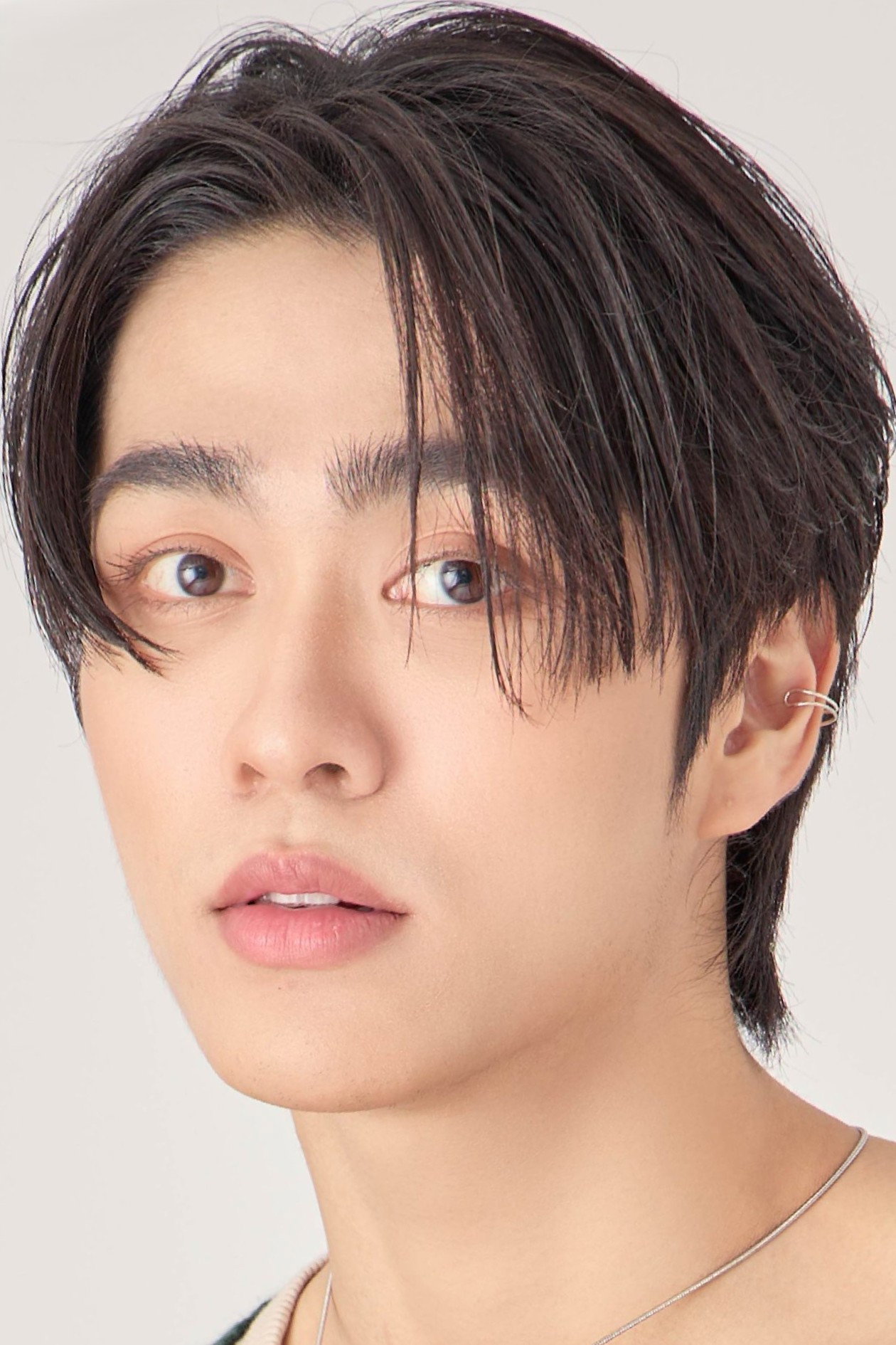 ธราธร จันทรวรกาญจน์ as Wayo in Enchanté