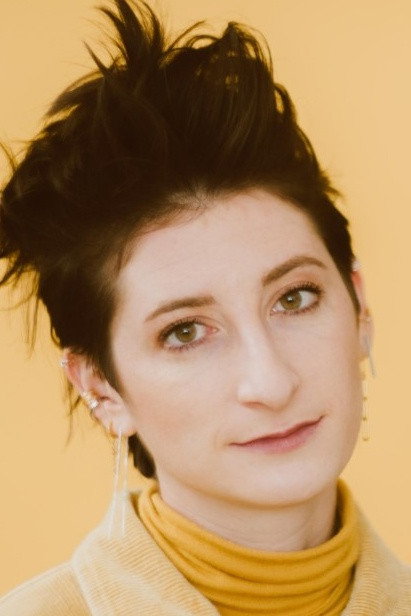 Dahlya Glick as Sue in Psycho Therapy