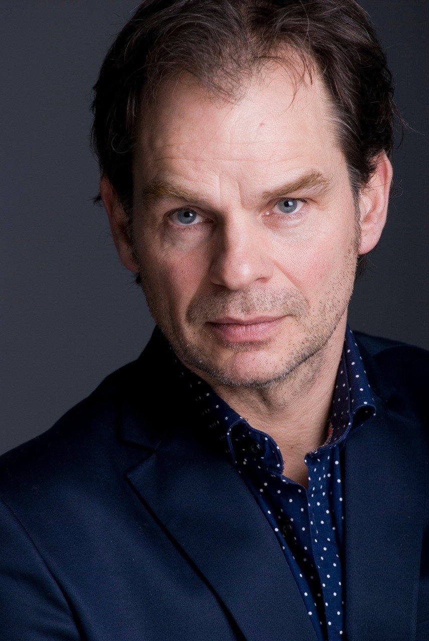 Hein van der Heijden as Police Sergeant in Anatole