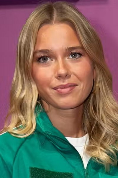 Esther Marie Dettman 'Peddey' as Sig selv in 24 stjerners julikalender