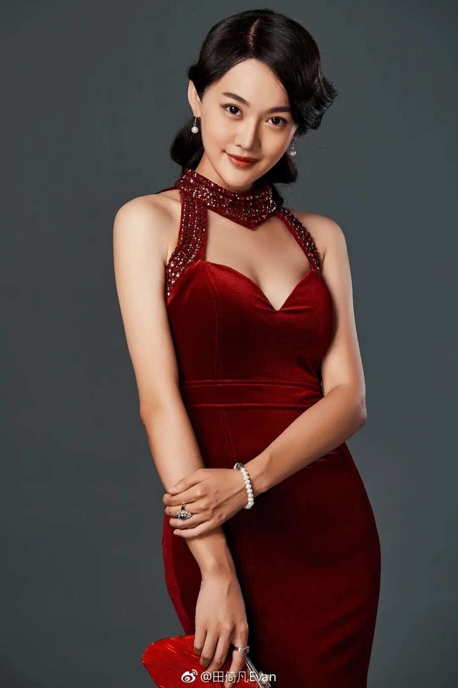 Tian Yifan as Chen Jingyi in Youth Convenience Store